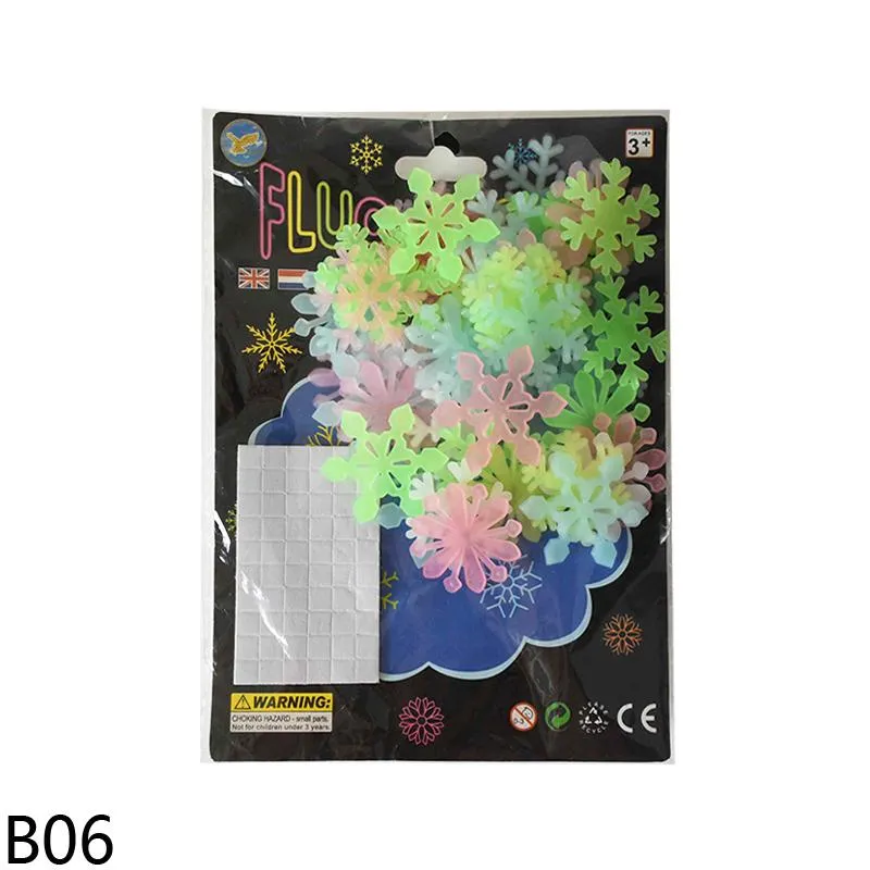 Decorazioni natalizie 50 pezzi Adesivo da parete con fiocco di neve luminoso Glow In The Dark fluorescente la casa Anno Xmas Party Decal308A