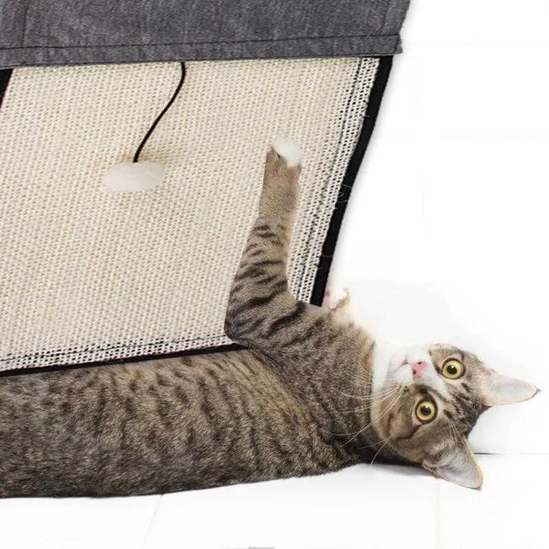 Pet Cat Scratching Post Board Gatti Scratch Mat Divano Sisal Pad Protezione mobili Scratcher con palline soffici 210713