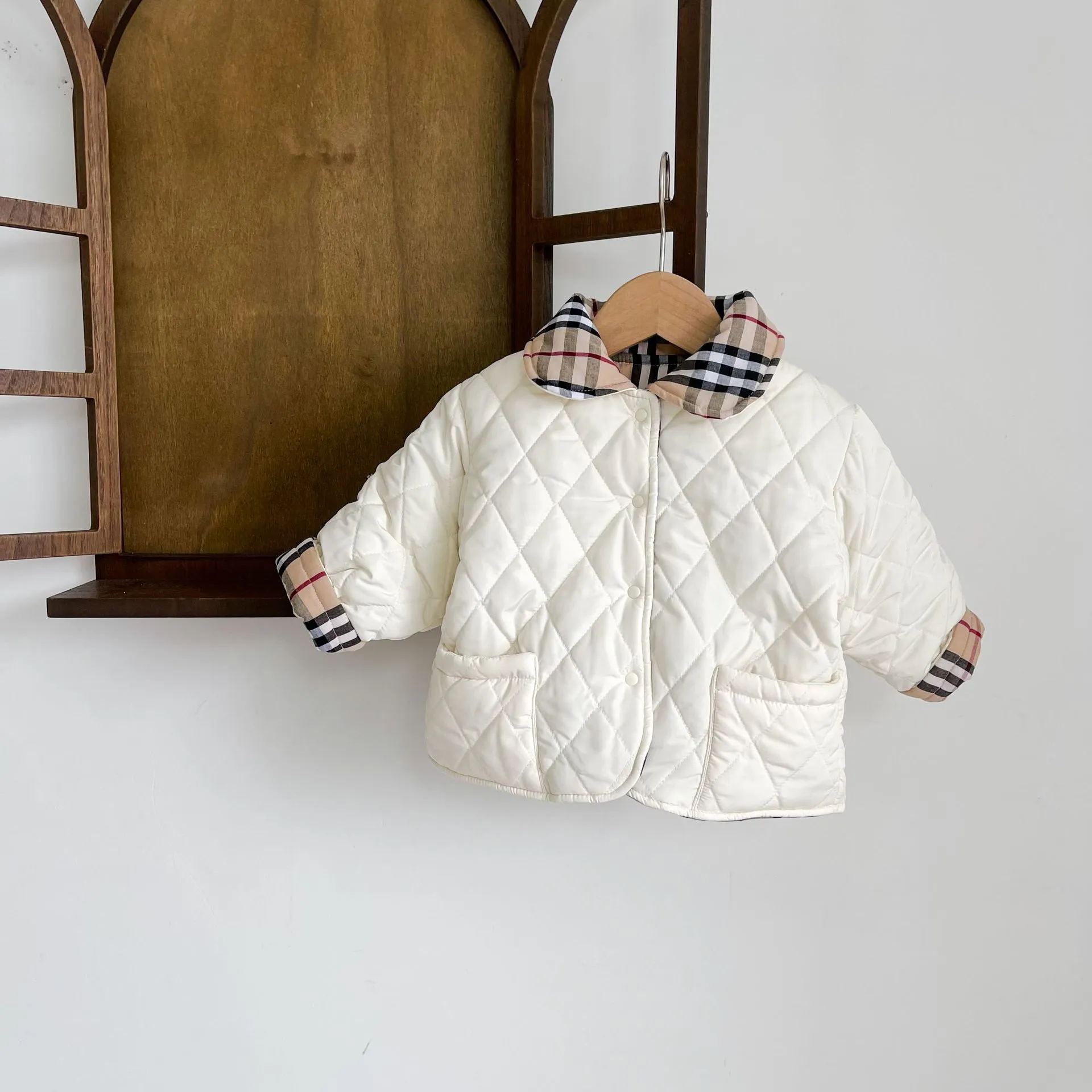 Vestes d'hiver pour bébés de 0 à 3 ans coupe-vent de couleur unie avec veste en coton veste de manteau à carreaux assortie