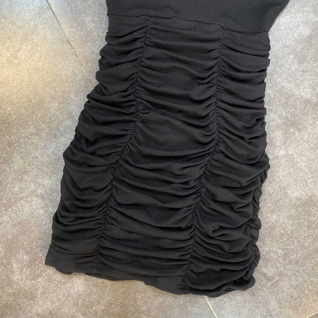 FABPOP Yaz Tasarım Kolsuz Elmas Spaghettri Kayışı Siyah Streç Seksi Kısa Mini Pileli Elbise Kadınlar GB271 210709
