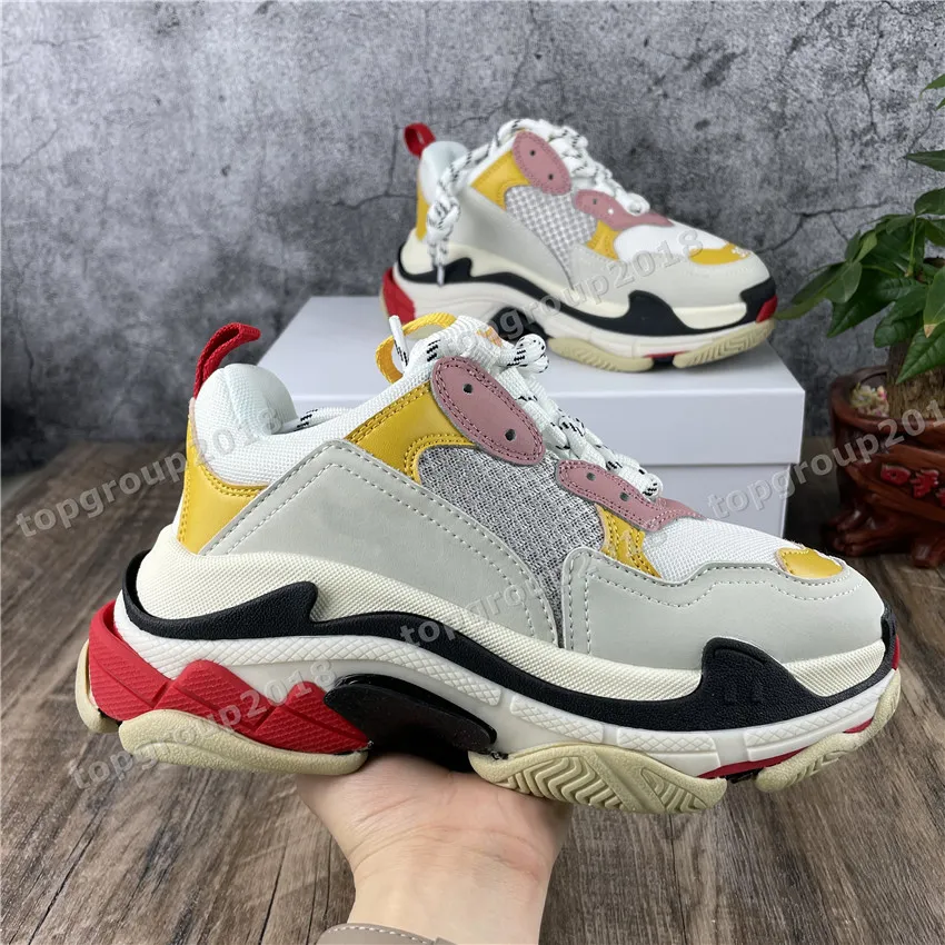 2022 Retro Casual Chaussures Femmes Hommes Chaussures Sneaker Mesh Trainers pour Old Dad Triple S Party Chaussures à la mode Daily Lifestyle Skateboard Tennis