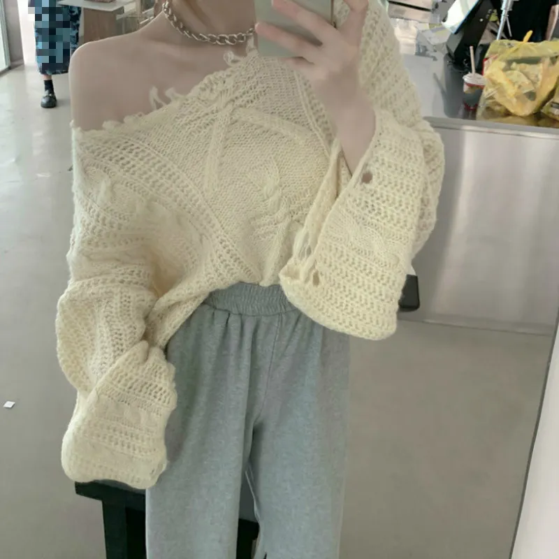 Ezgaga Broken Hole Stickad Sweater Pullover Kvinnor Höst Off Shoulder Long Flare Sleeve Oversize Fashion Ladies Topps Sexig Jumper 210430