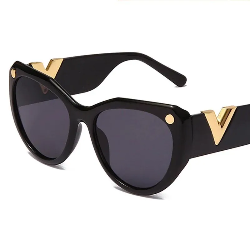 Gafas de sol Cat Eye Vintage Black Women Diseño de marca Retro Triángulo Retro Gasas Folletos Femenino V Eyewear uv400211x