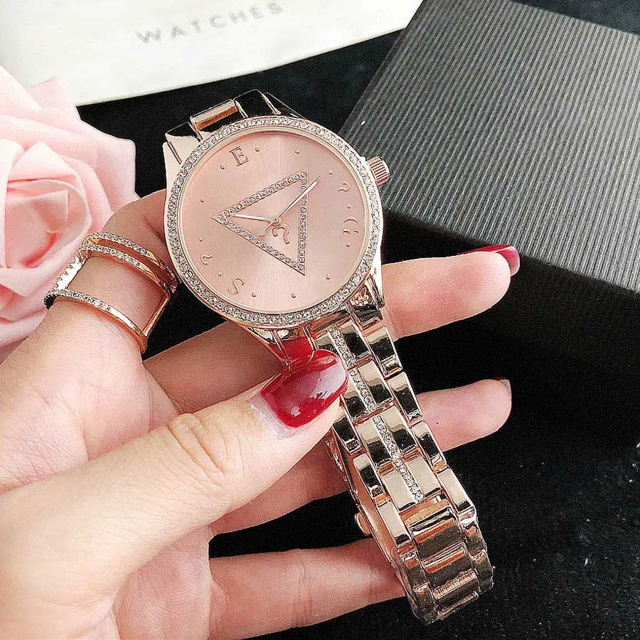 Varumärke Watches Women Lady Girl Diamond Crystal Triangle Style Metal Steel Band Quartz Wrist Watch GS47224A