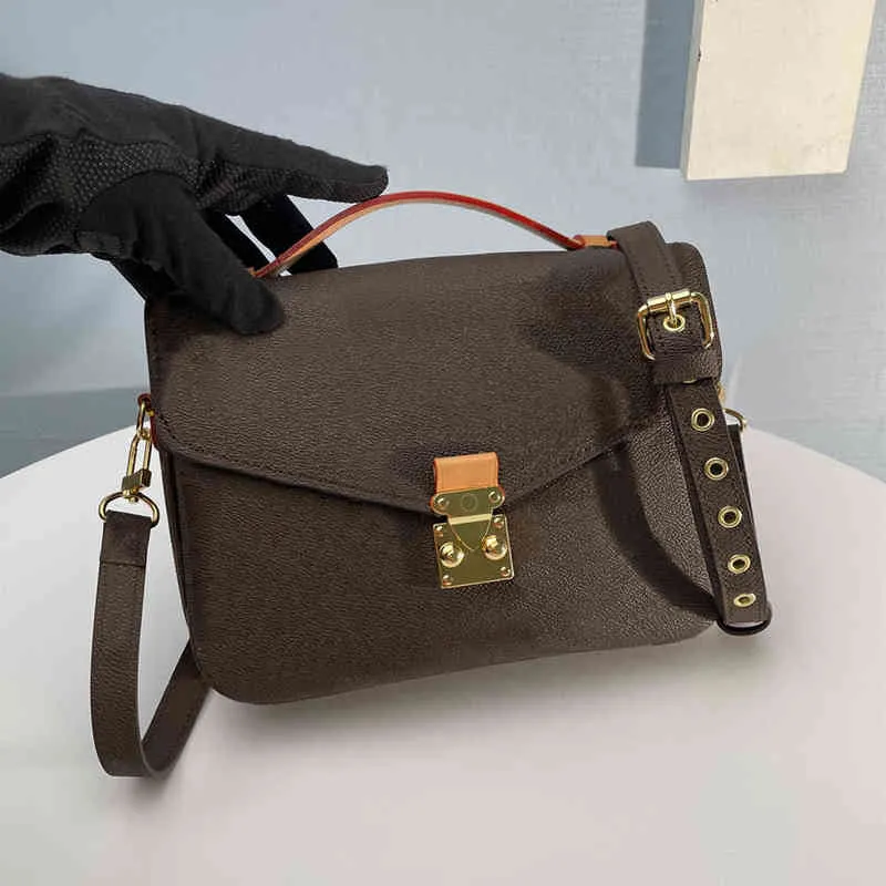 Qualité Luxurey Designer Lady's Messenger Bag Fleur Décoration En Cuir Petit Carré Main Simple Épaule