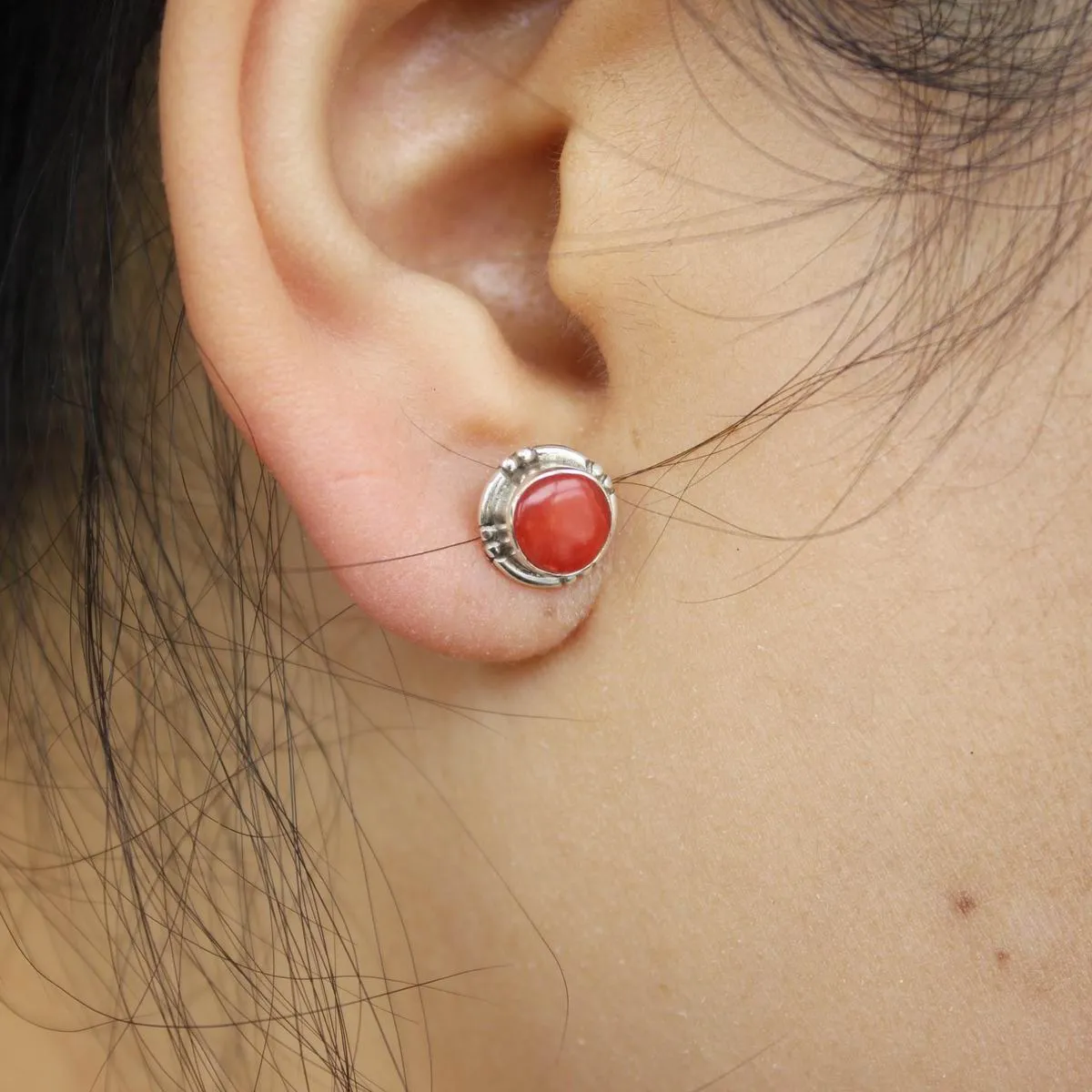 SL057 bijoux tibétains 925 argent Sterling incrusté de pierre de corail naturelle 9mm boucles d'oreilles rondes népal indien femme boucles d'oreilles