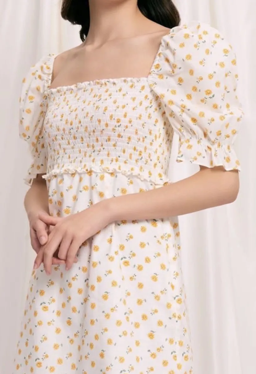 Summer Elastic Ruched Body Sun Flower Print Abito a maniche corte Vintage Mini abiti da donna Tea Vestidos Bianco avorio 210429