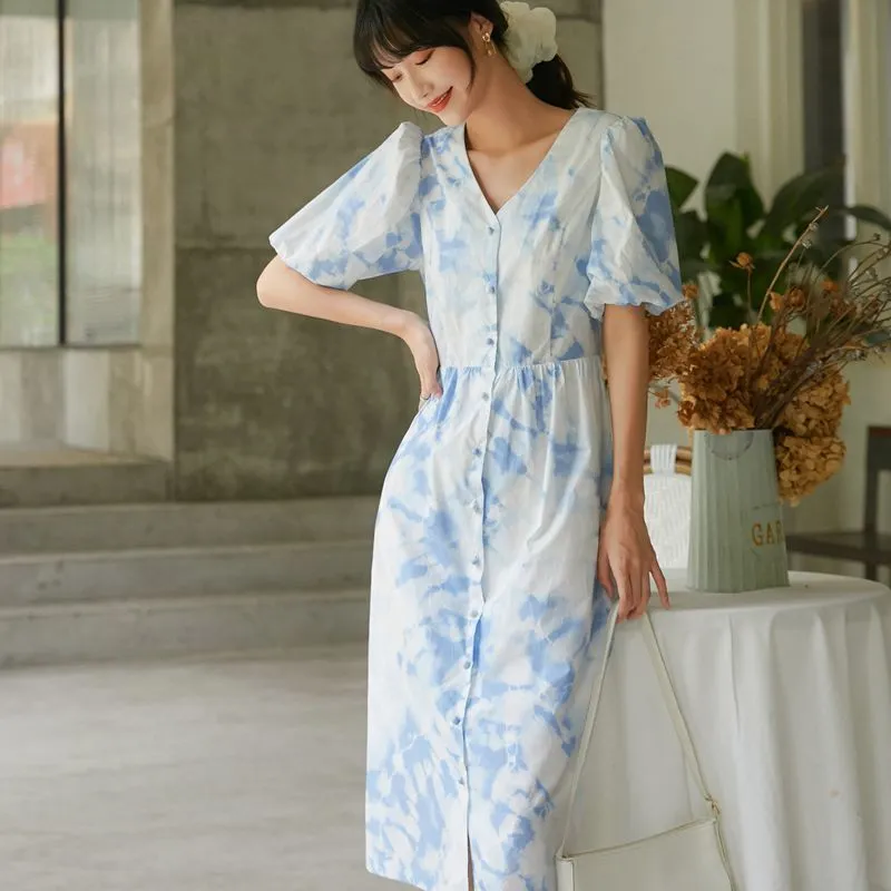 Cravate teinture longue tunique robe femmes été manches bouffantes bouton coréen bleu col en V dames Midi vêtements 210427