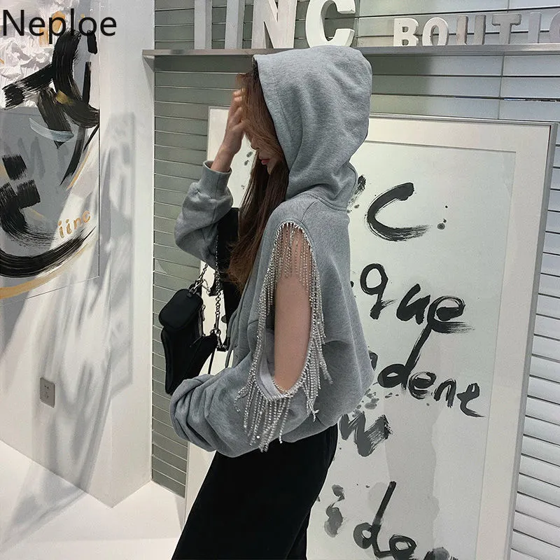 Neploe Sweats à capuche Femmes Mode Tops Chic Creux Out Épaule Sweatshirts Hoodes Chaîne Perles Harajuku Noir Goth Tops 210422
