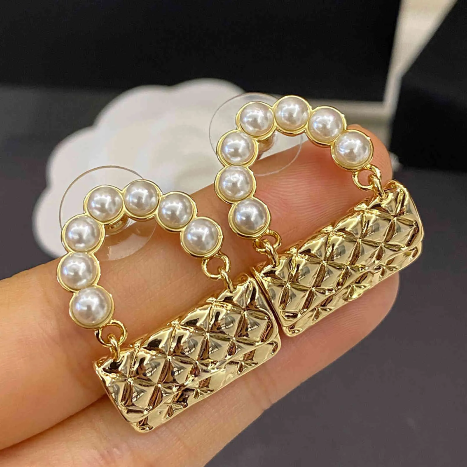 Temperament Marke Schmuck Tasche Modellierung Ohrringe Frauen Lnlaid Perle Goldene Luxus Dance Party Mode Trend Gnade 2022