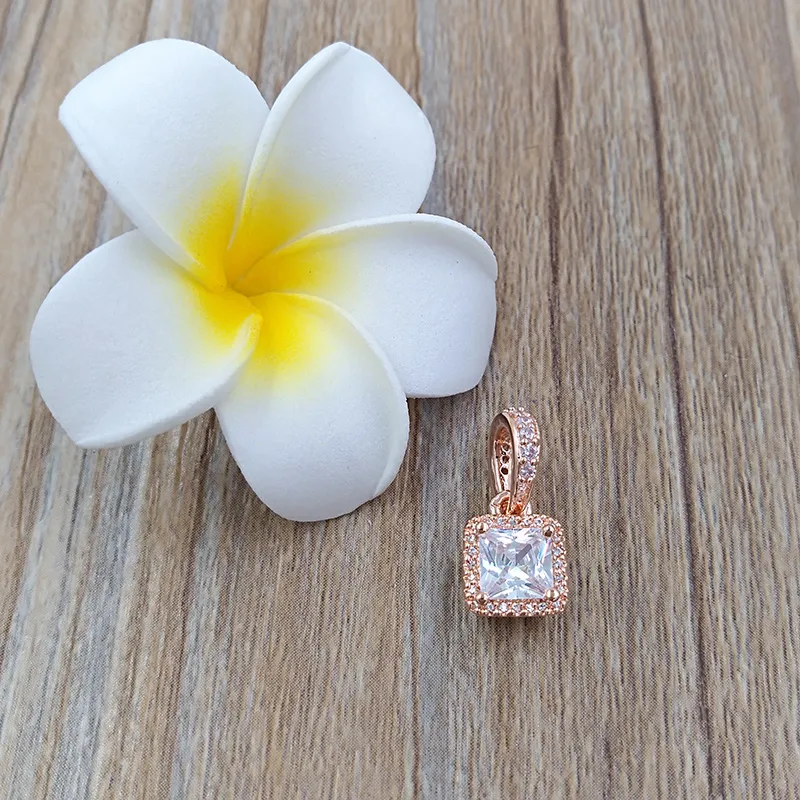 Brak koloru Fade Off Solid Rose Gold Musil Miłość Wisiorek Pink Clear CZ Pandora Charms na bransoletki DIY Jewlery Dokonywanie Luźne Koraliki Srebrna Biżuteria Hurtownie Z