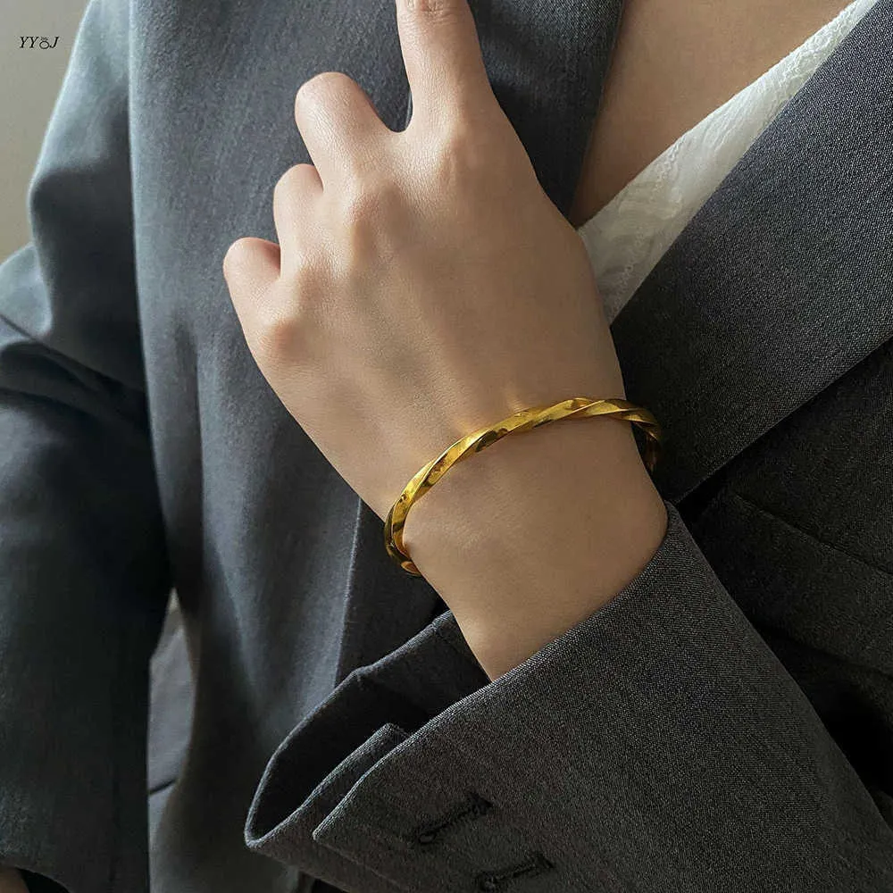 Mobius Twist Cuff Bangle Bracelet for女性用ステンレス鋼ゴールドオープンバングルミニマリストジュエリーフリートランク卸売商品Q0717