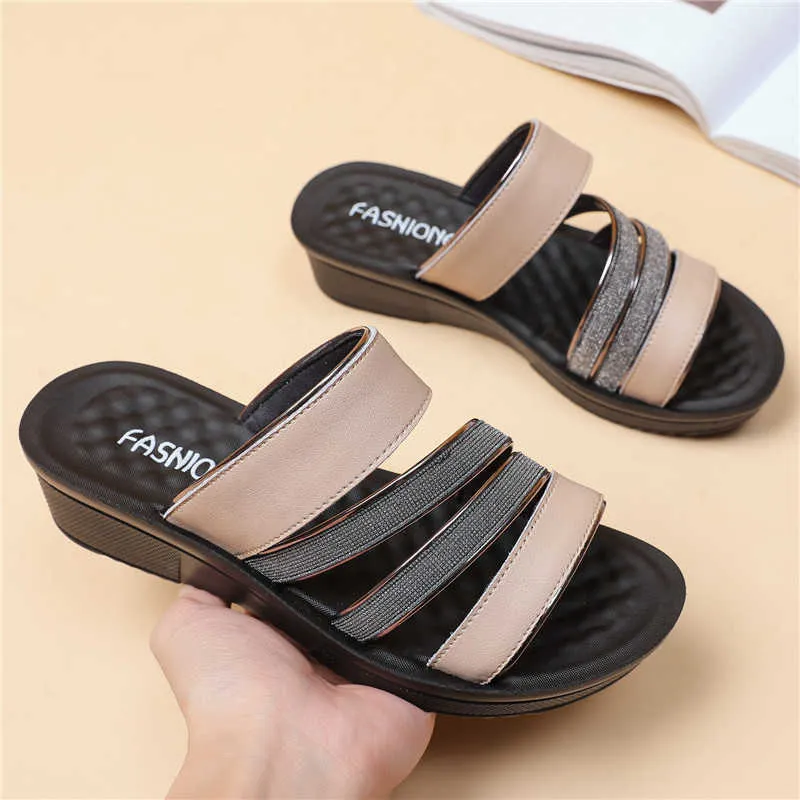 Обувь женщина летние сандалии женщин кожаная квартира удобная обувь пляжные тапочки женские клины на низких каблуках обувь Матери обувь 210715