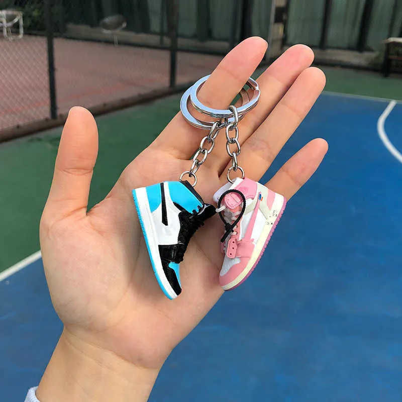 Creative 1/6 Hollow 3D Sneakers Model Keychains Souvenirs Basketball Shoes Sports Enthusiasts Keyring Car Backpack Pendant Gifts G1019