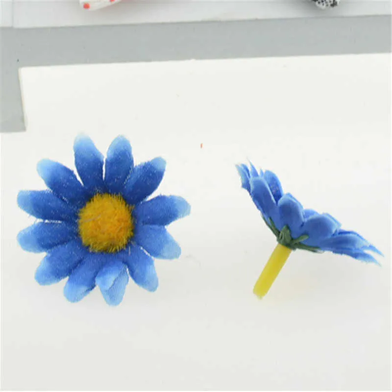 Petite soie tournesol 4cm travail manuel tête de fleur artificielle décoration de mariage bricolage couronne scrapbooking artisanat fausse fleur Y0630