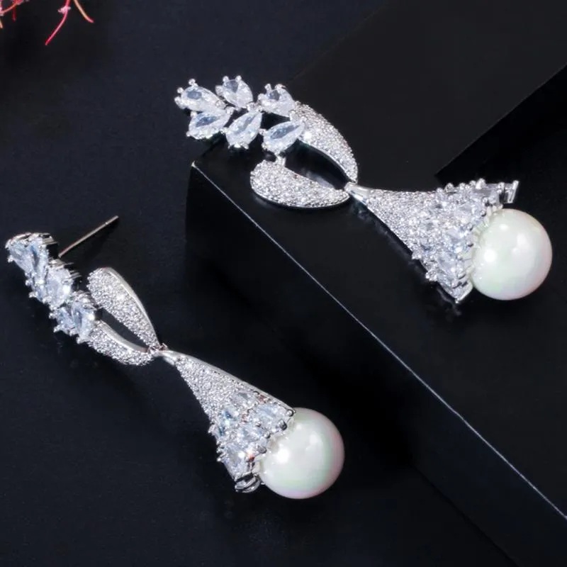 Dangle żyrandol trzygracje eleganckie sześcienne cyrkonia długie geometryczne kolczyki perłowe dla kobiet akcesoria biżuterii ślubnej GI271D