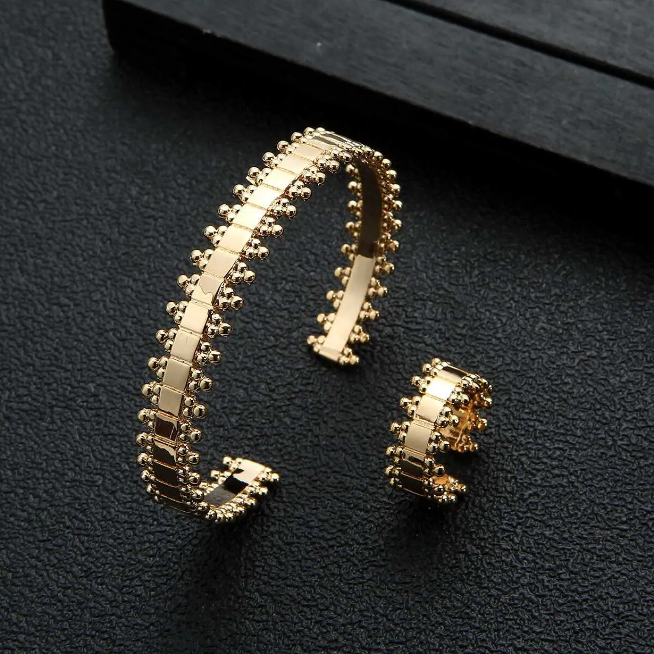 Cibo säljer högkvalitativ mode joker armband koppar inlägg zircon armband armband Q0720