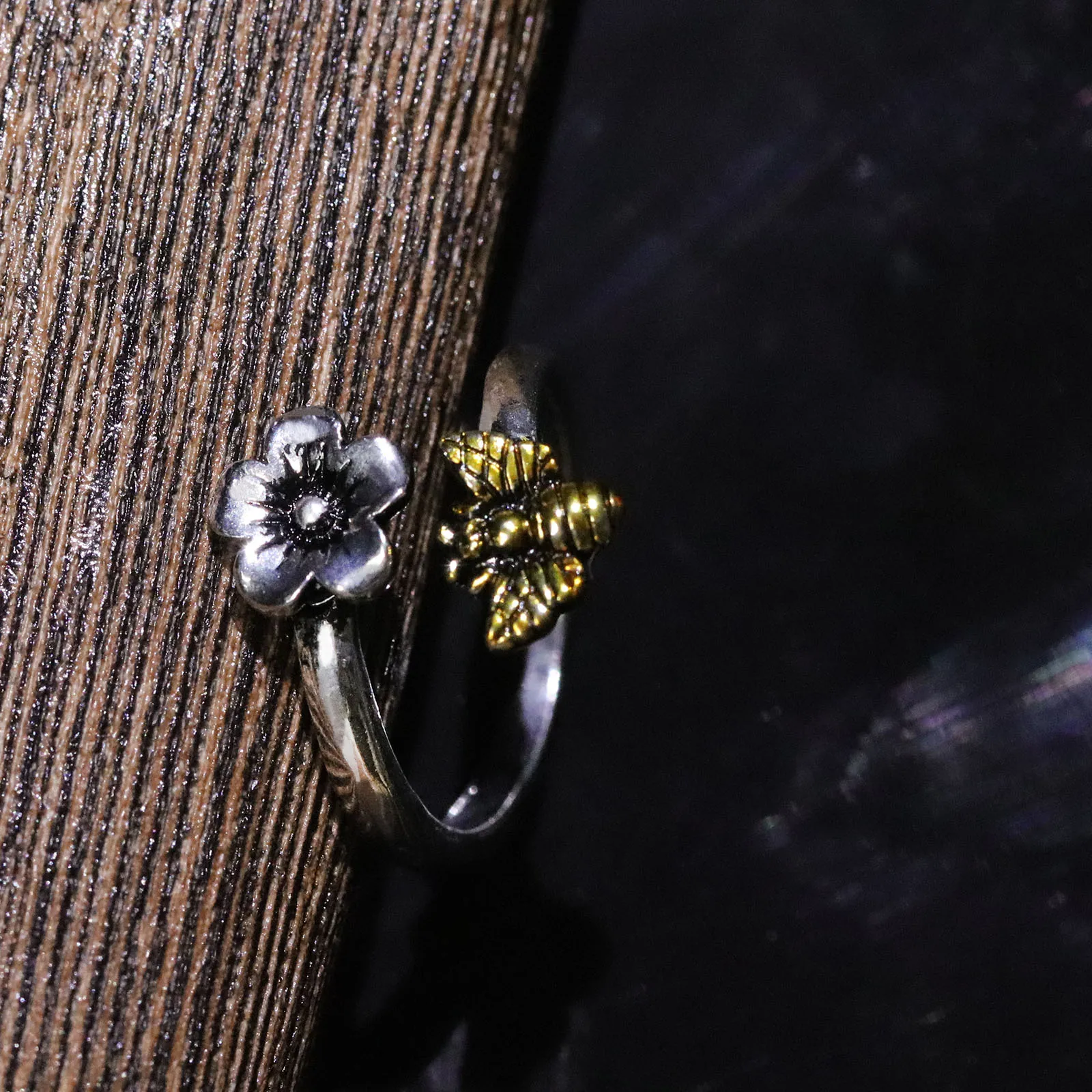 Dwucie pszczoły i kwiat otwarty pierścień prosty design retro srebrne pierścienie zwierząt dla damskich punk gotycka impreza prezent biżuterii 5464133