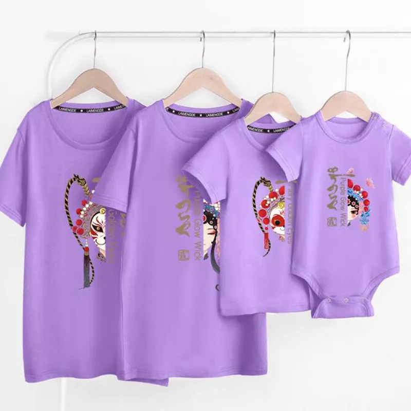 Kinesisk stil sommarfamilj ser matchande outfits t-shirt kläder mor far son dotter barn barn utskrift 210429