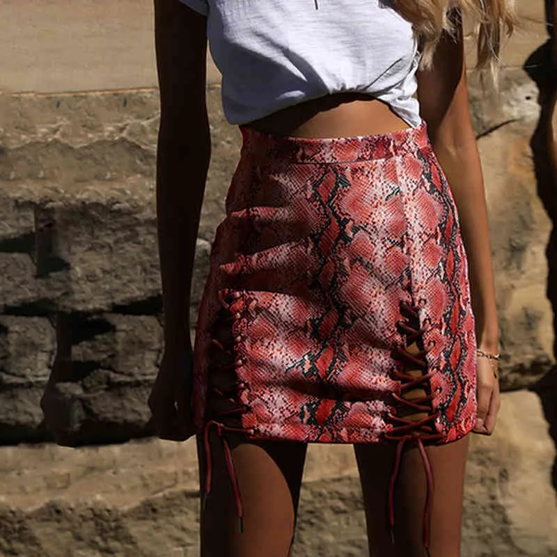 2020 New Fashion Sexy Women Pu Mini Skirt Snake Skin Tryckt Lace-up Hollow Out Bandage Hög midja Bodycon kjol Faldas Saia x0428