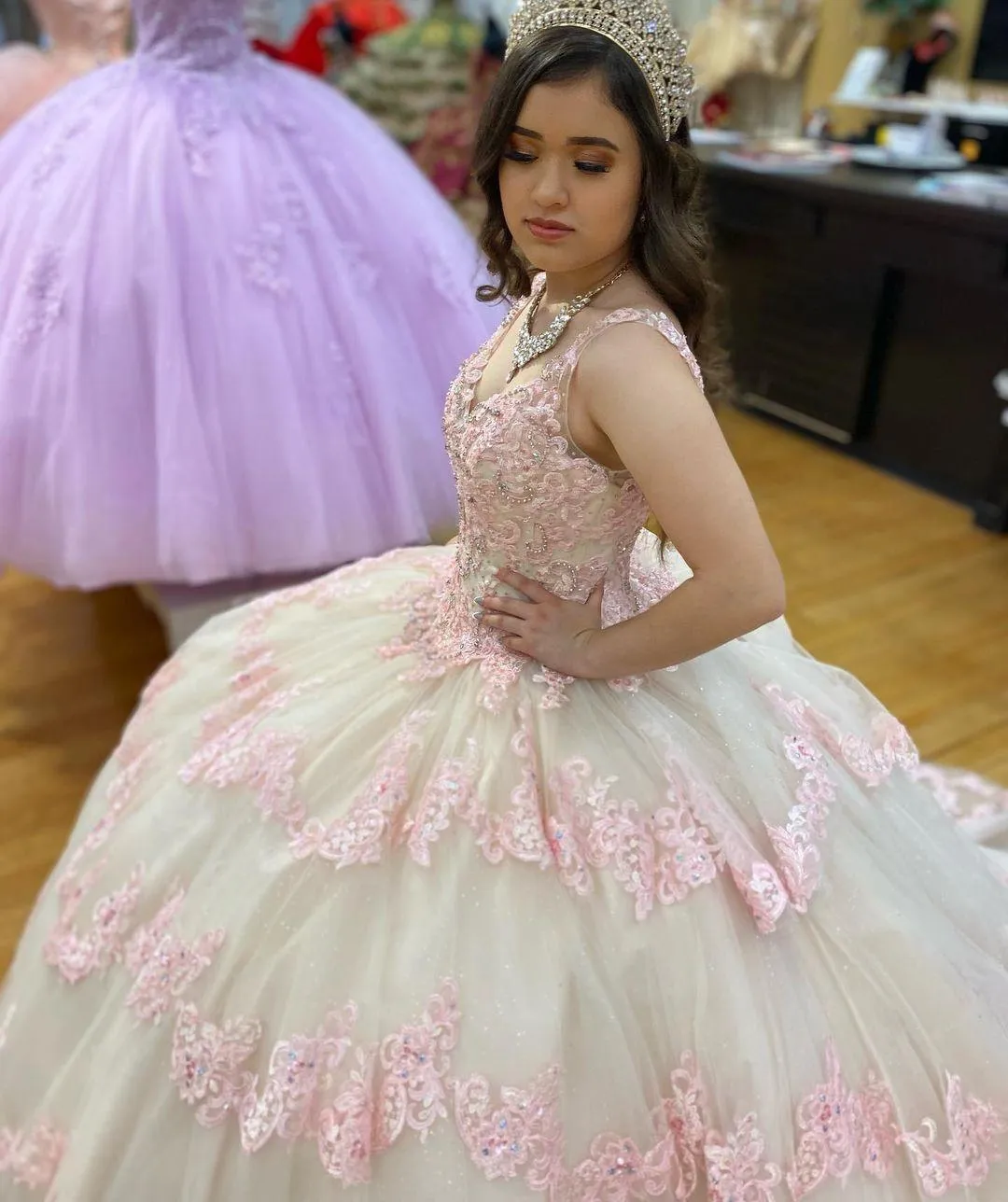 2023 Blush Rose Champagne Chérie Quinceanera Robes Robe De Bal Robe De Bal Princesse Jupe À Volants Tulle Fête Doux 16 Robes 249T