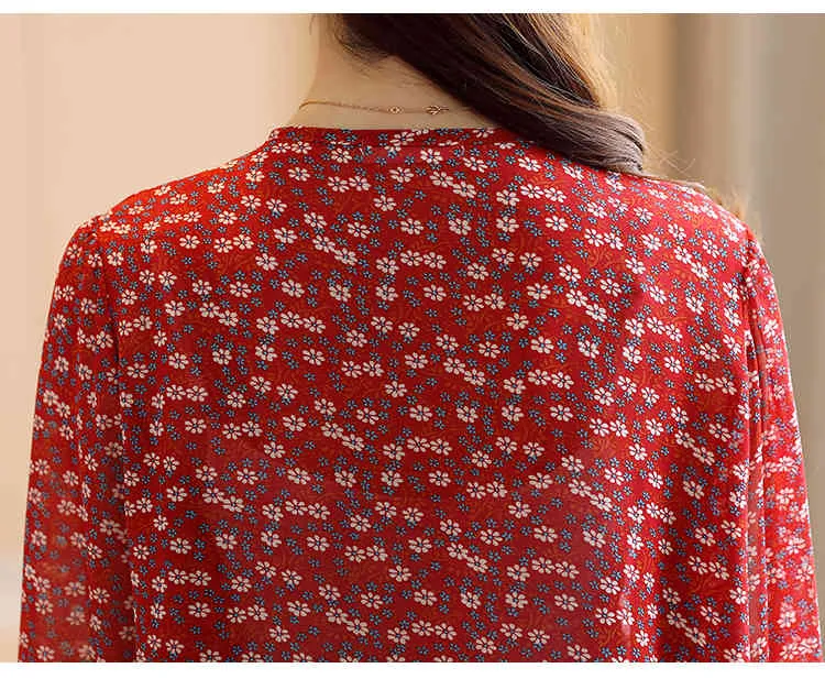 Långärmad blus Kvinnor Blusas Mujer de Moda Ruffles V-Neck Red Print Chiffon Blusskjorta Toppar Kvinnor Kläder Blusa D824 210426