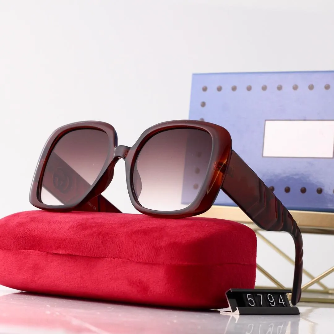 2021 modedesigner solglasögon av högsta kvalitet män kvinnor polariserade UV400 -linser läderlåda G5794 tygmanual tillbehör EV255Q