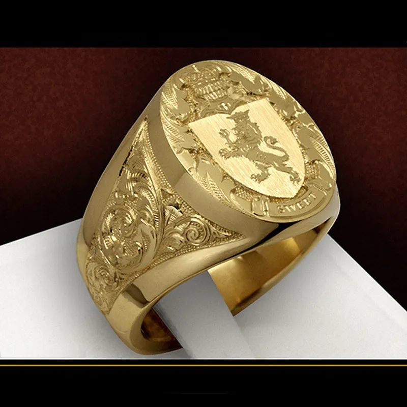 Cao Shi Popular Crown Lion Shield Badge Ring European och American Copper Plating Yellow Gold Royal Seal Mans Ring1507062