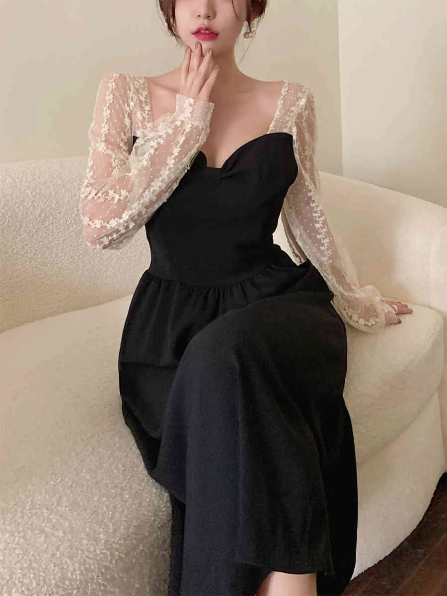 Korobov New Arrival Lace Patchwork Black Dress Korean Vintage Elegant Long Sleeve Hollow Out Dresses Plus Size Dress 210430