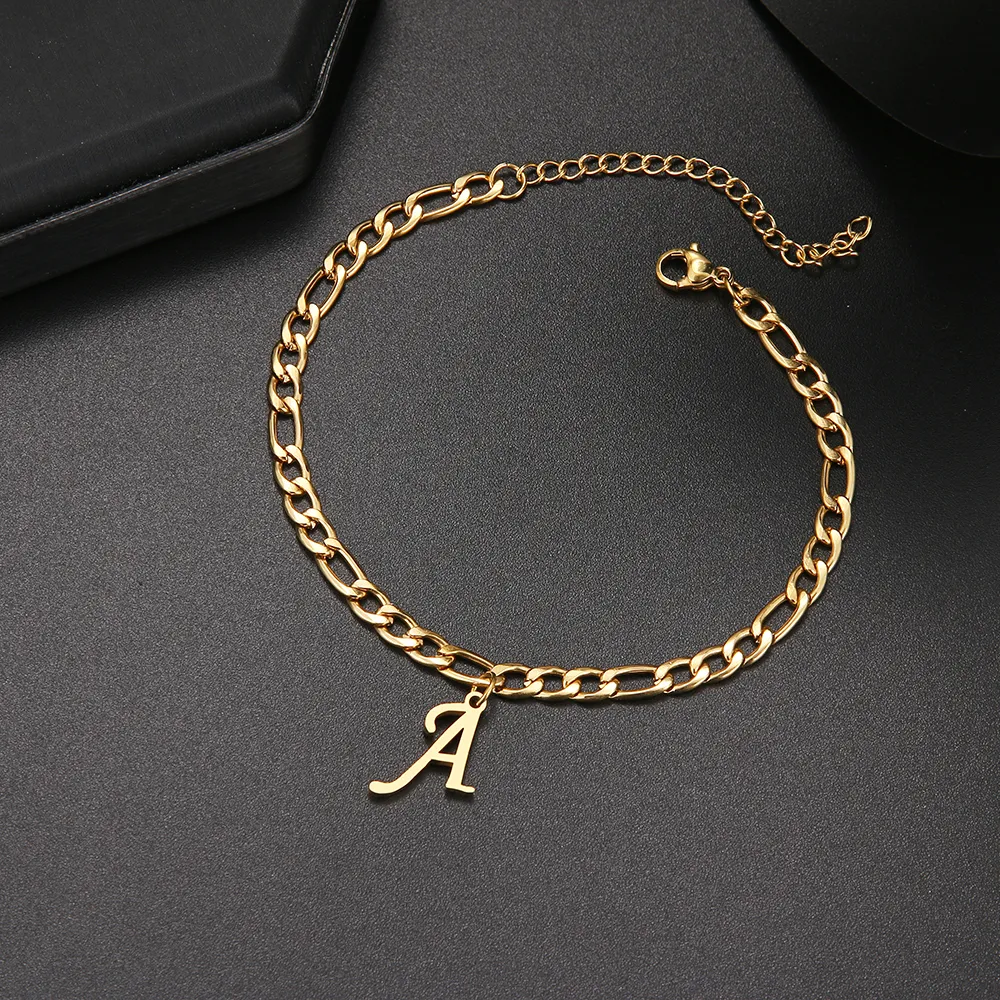 Rostfritt stål Armband CURB CUBAN LINK GOLD Färgkedja Bokstäver A-Z Fashion för män Kvinnor Grundpunk