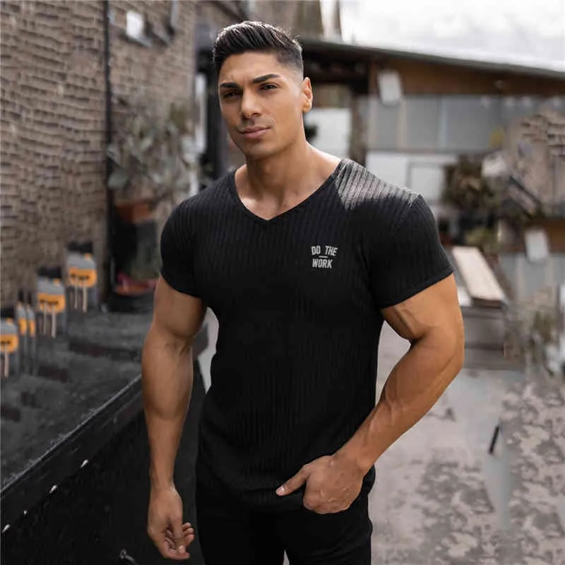 Gym T-shirt Hommes V Cou À Manches Courtes T-shirt Tricoté Sport Slim Fit Tee Shirt Mâle Été Bodybuilding Entraînement Fitness Vêtements 210421