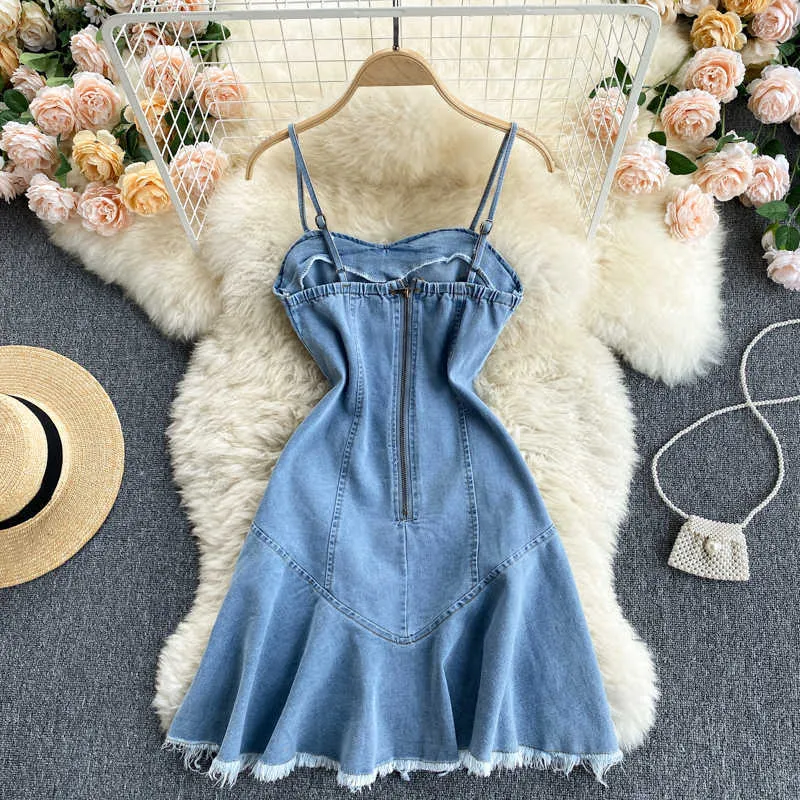 Summer Spaghetti Strap Denim Dress Donna senza maniche Lace-up Bandage Slim Party Sexy Ruffles Nappe Mini Jeans 210603