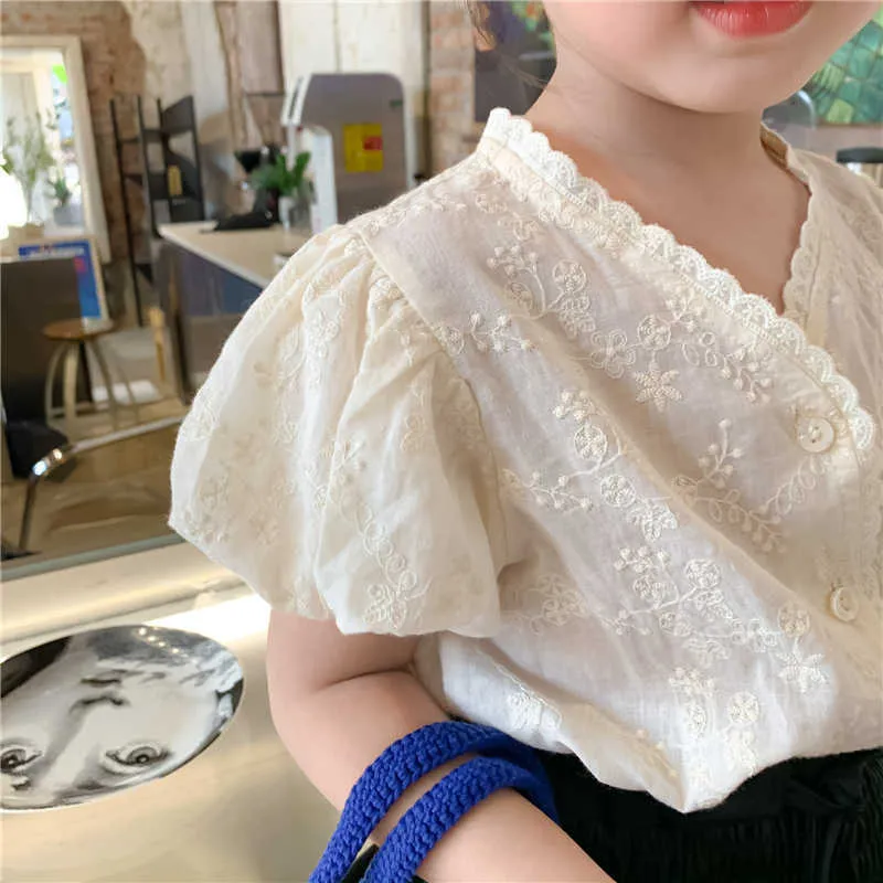 Summer Girls Cute Lace Embroidery Floral Little Princess Shirts Kids Casual Puff Sleeve V-Neck Tops 210615