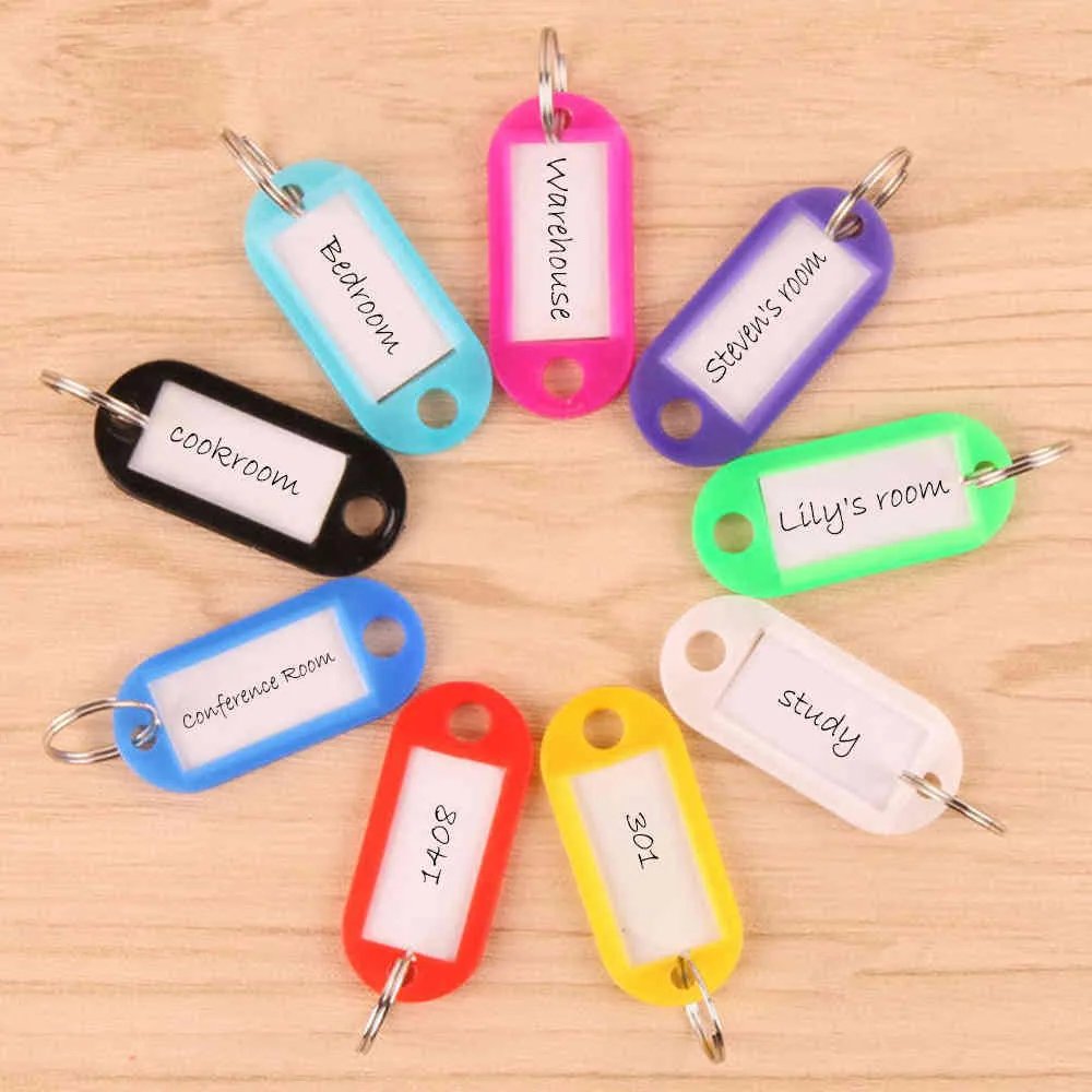 Hela 100st. Mix Färgplast Nyckelring Nyckel Taggar ID Etikett Namn Taggar med delad ring för bagage Key Chains Nyckelringar 210409288E