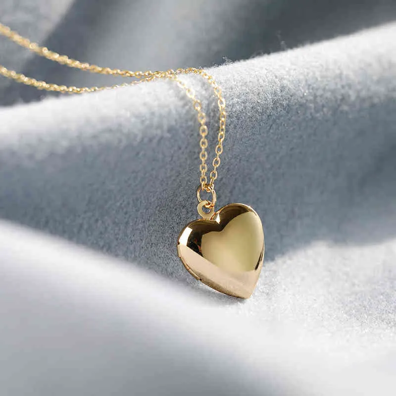 Colgantes de medallón de corazón de amor a la moda para mujeres y hombres, marco de fotos que se puede abrir, collares de Metal brillante, collar de corazón de amor familiar G1213