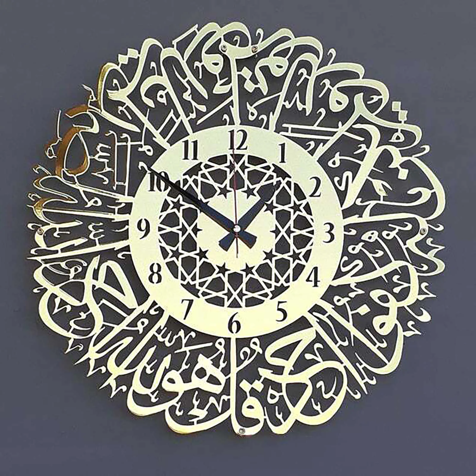 イスラム教徒のラマダンの装飾ゴールドメタルSurah Al Ikhlasの壁掛けの金属の壁時計の装飾イスラム書道ラマダンイスラム時計X0705