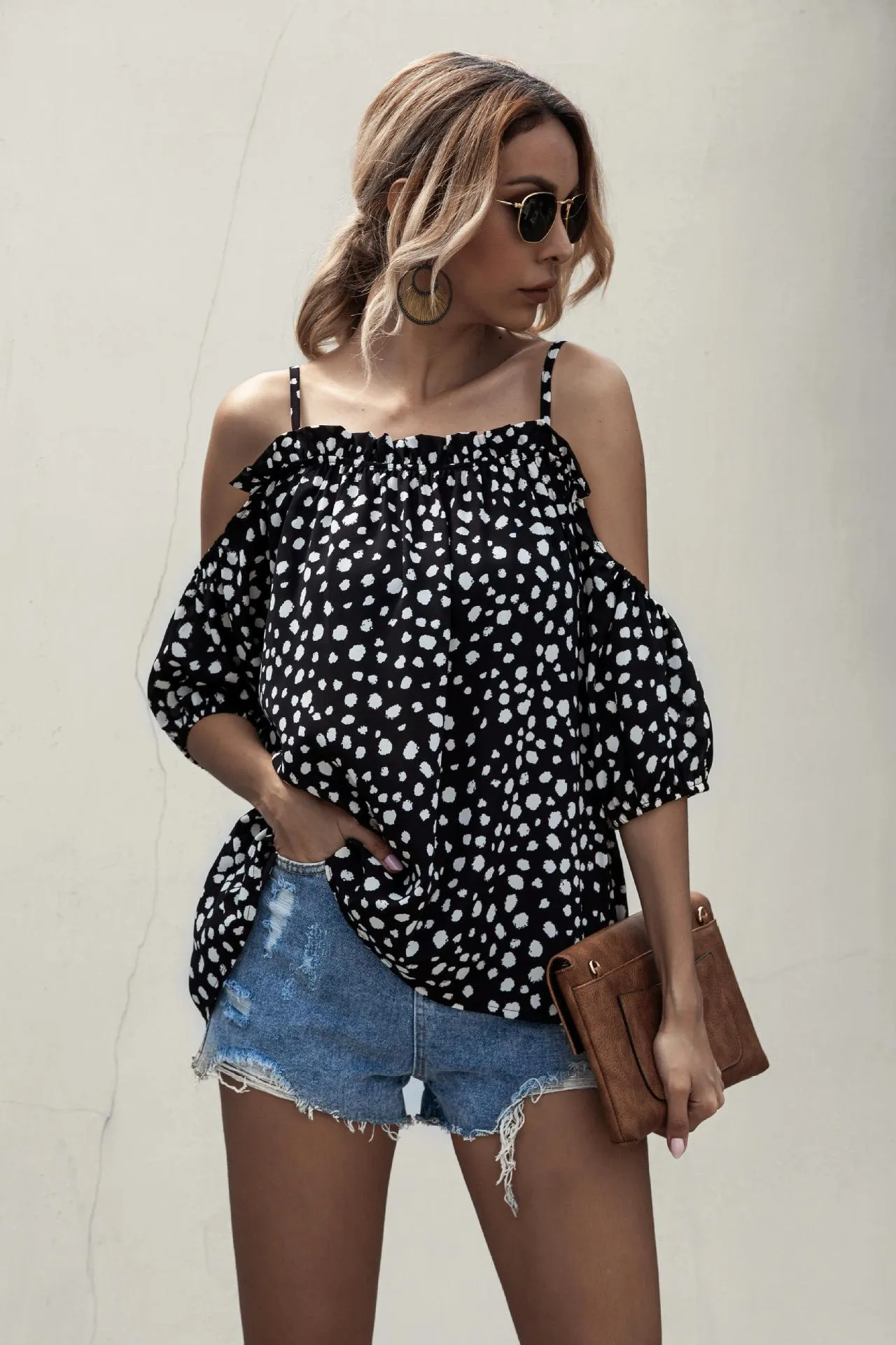 Ruffles Sexy Blouse Shirt Kvinnor Sommar Sling Off-The-Shoulder Ruffled Dot Polka Dot Shirt Kvinnor Toppar Kontor Lady 210514