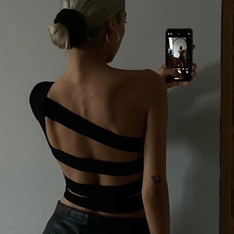 Bir Omuz Yuvası Yaka T Gömlek Seksi Backless Bandaj Uzun Kollu kadın Tshirt Siyah Kırpma Üst Y2K 90 S Giysileri 210517