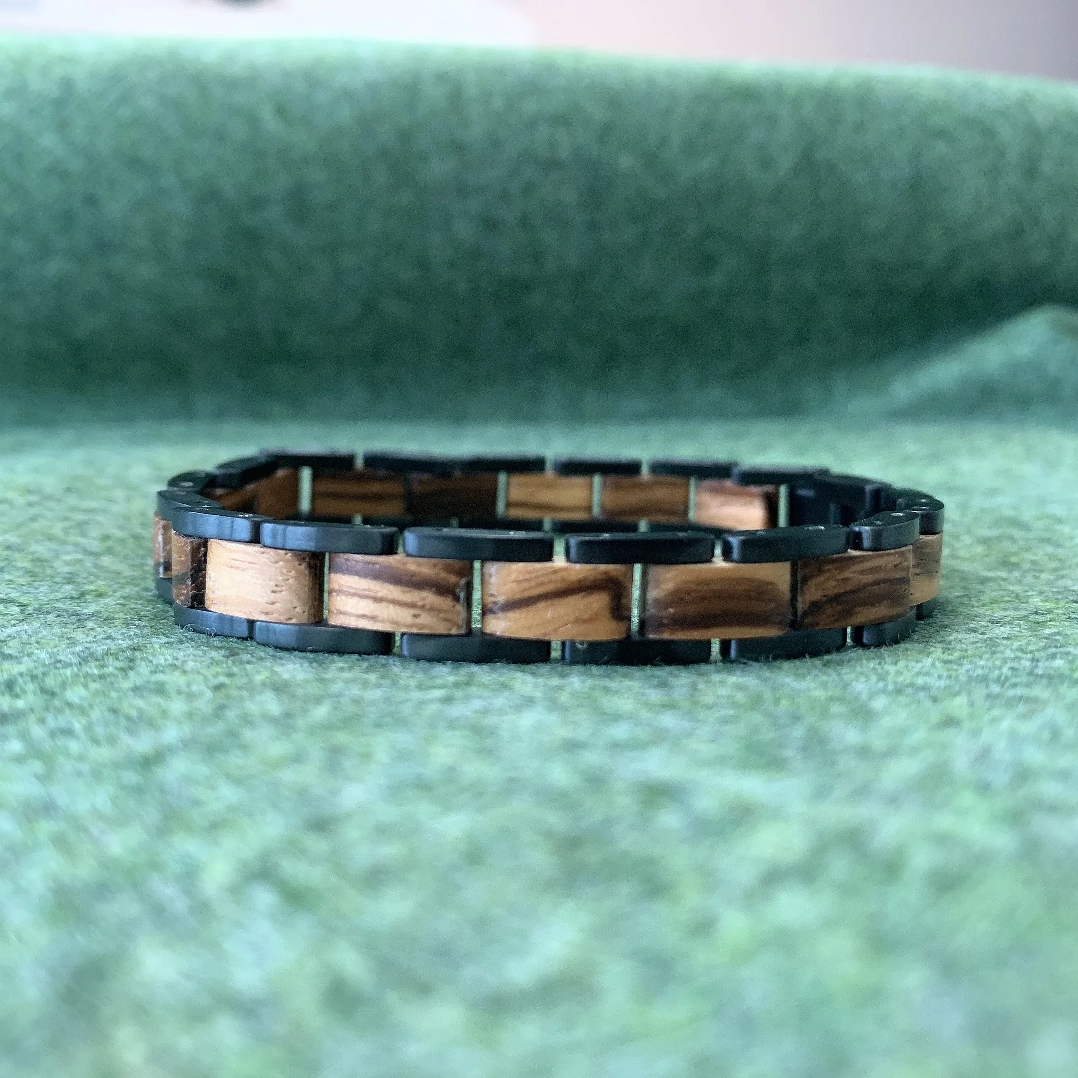 Bracelet en bois d'acier pour hommes personnalisée à la main de haute qualité