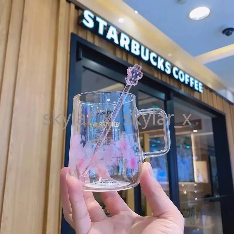 300 ml Starbucks Laser Sakura Mubs Różowa kubek do kawy z mieszającą prętą ​​duża pojemność dobra produkt prezentowy 276G