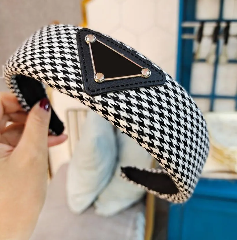 Fashion Highquality Fabric Letter Headband Simple Antidropping Movement Widebrim Hairband Ladies Jewelry Hair Accessories2962406