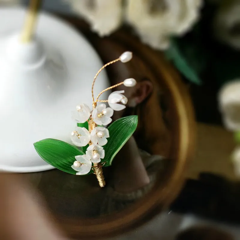 Whole creative elegant costume jewelry natural pearl handmade valley lily flower brooch pin for women