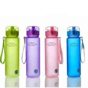 560ML Bottiglia d'acqua portatile trasparente esterni Bambini della scuola Bicchieri sportivi con coperchio in plastica Teiera creativa e semplice 211122
