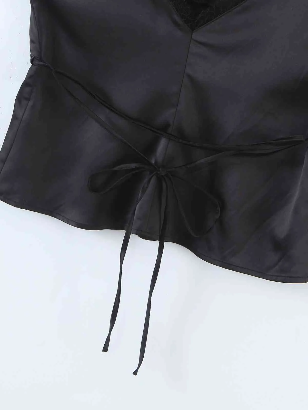 Zomer Frankrijk Spliced Lace V-hals Zwart Satijn Camis Vrouwen Retro Meisje Sexy Back Tie Boog Riem Slanke Crop top Korte Tees 210429