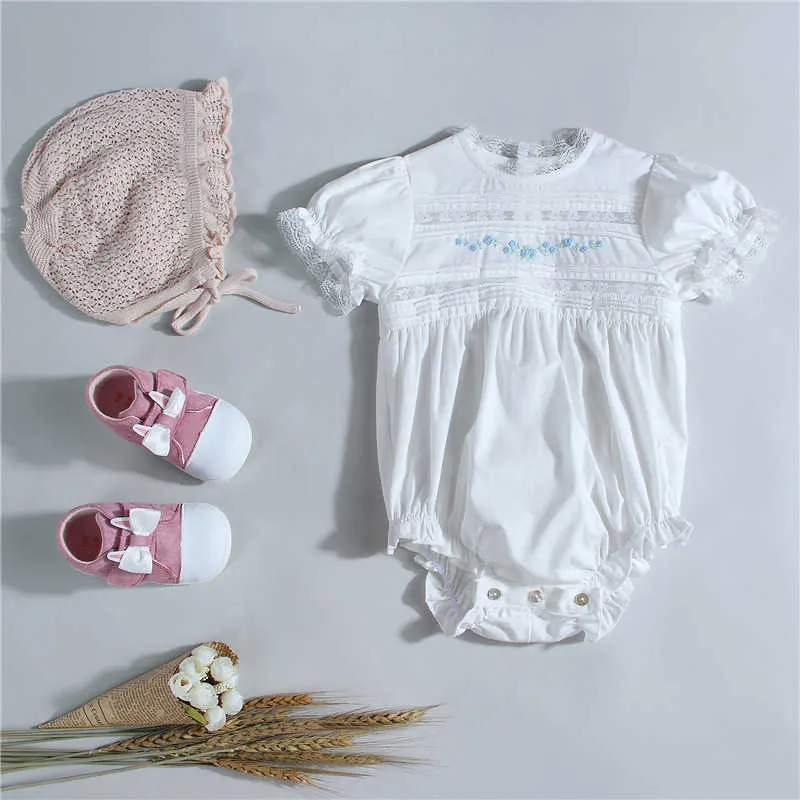 Baby meisje boutique witte romper handgemaakte borduurwerk bloem katoen jumpsuit geboren doopsel rompertjes doop Spaanse kleding 210615
