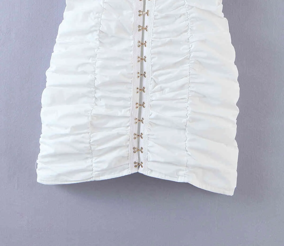 Sommer weiße Metallhakenknöpfe fallen gelassen gerafftes Kleid Damen Kurzarm figurbetontes Paket Hüften Minikleider Urlaub Baumwolle 210429