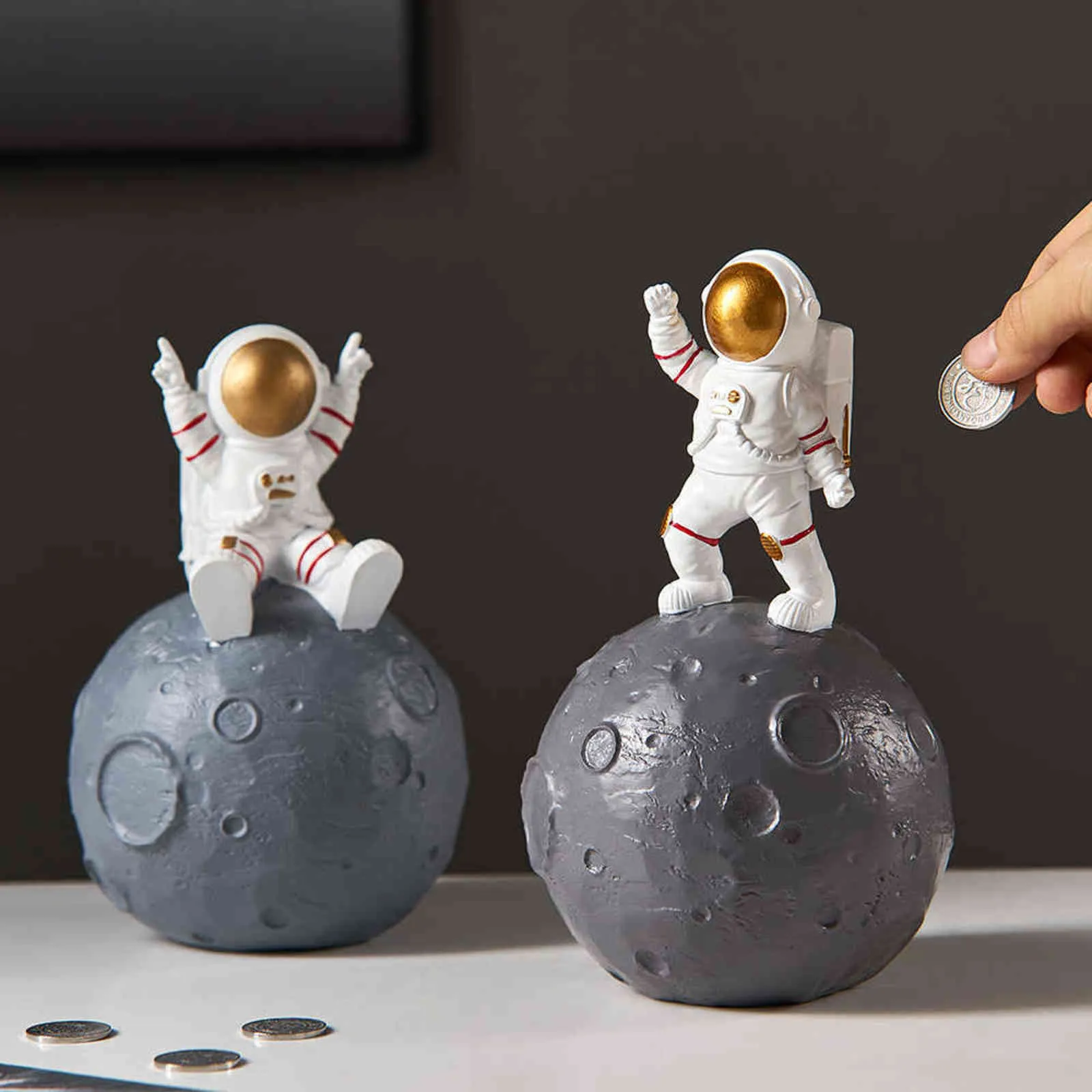 Astronaute nordique Tirelire ronde personnage résine statue décoration de la maison accessoires chambre décor cadeaux d'anniversaire pour enfants 211108