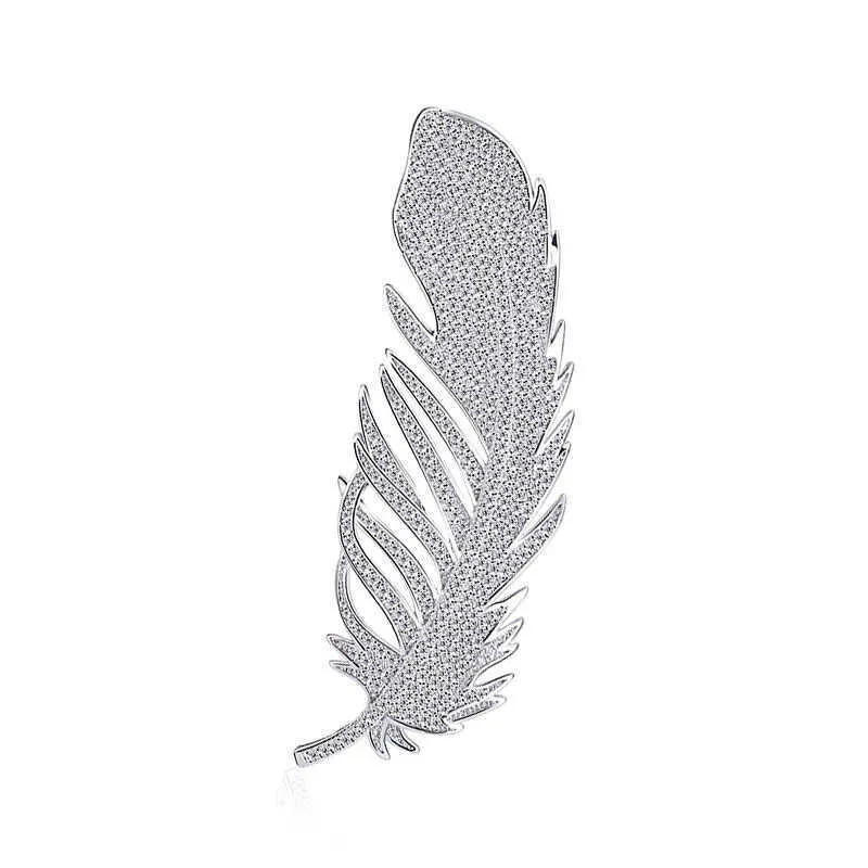 Brosches Luxury Crystal Feather Daisy Silver smycken bröstet lämpligt för kvinnors söta zirkonstift klänningar kapptillbehör G230529