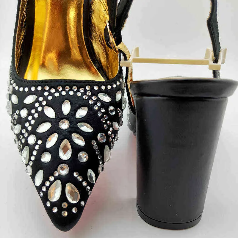 فستان صندل حذاء وصول الشتاء الفضي اللون الإيطالي للأحذية وحازمة الأحذية المطبقة الأفريقية للحفل الملكي 220226