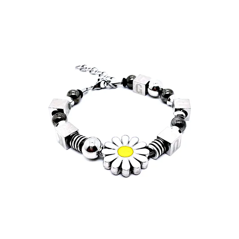 Guuka G-Dragon Daisy Letter Small Round Bead Titanium Stalen Armband Hip Hop Mannen en Dames Mode Veelzijdig